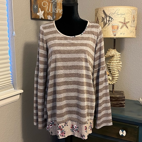Suzanne Betro Tops - SUZANNE BETRO Beautiful stripe and floral long sleeve top!! Size L